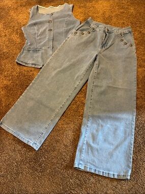 UNBRANDED. Two piece denim Light Blue Wide-Leg women’s Jeans and Vest. I’d say S